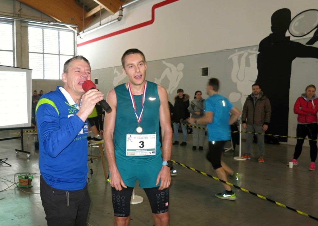 Rozdýchávám zběsilý finiš závodu.