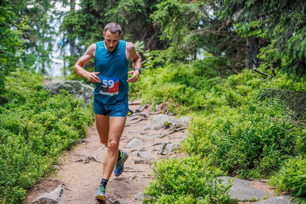 Přibíhám do cíle.