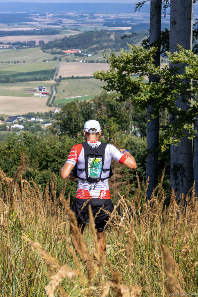 Seběh z kopce zezadu, krásné výhledy, které jsem nestíhal registrovat.