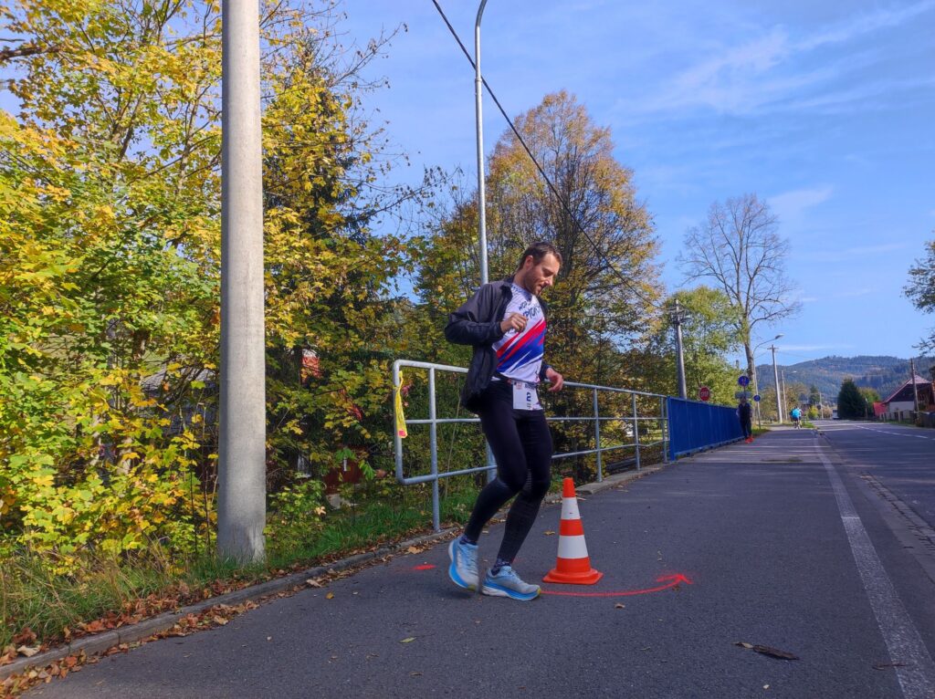 Otočka v průběhu závodu.