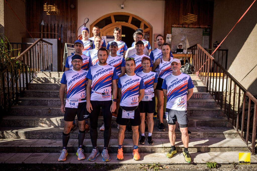 Český tým před startem závodu.