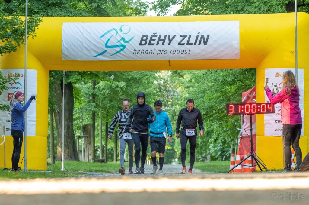 Čtyři stateční vbíhají do 32 kola.