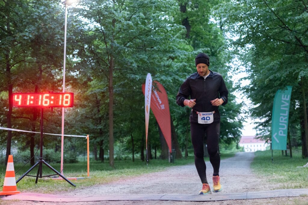 Probíhám zhruba třetinou 42 okruhu.