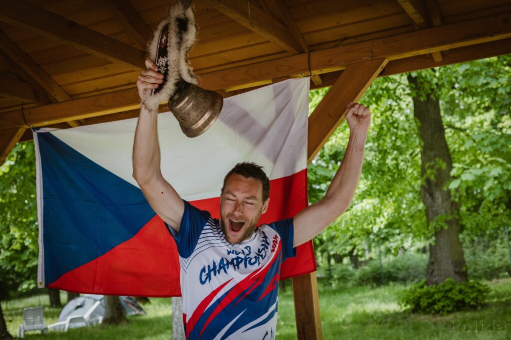 Po 48 kole zvoním na zvonec, který znamená konec.