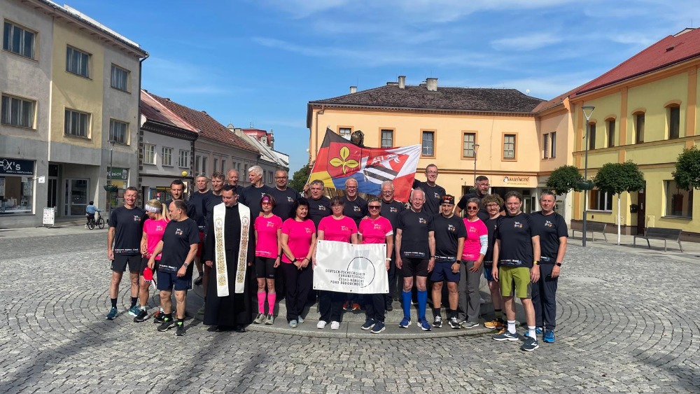 Start štafety v Bystřici.