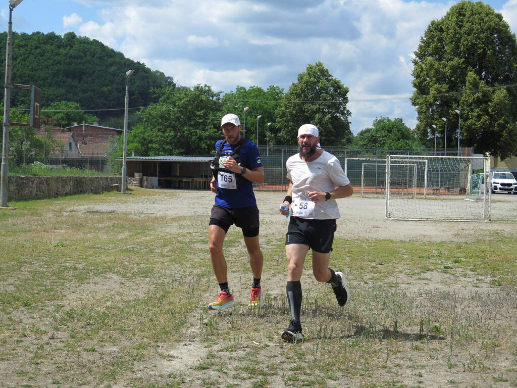 Přibíhám na první občerstvovačku.